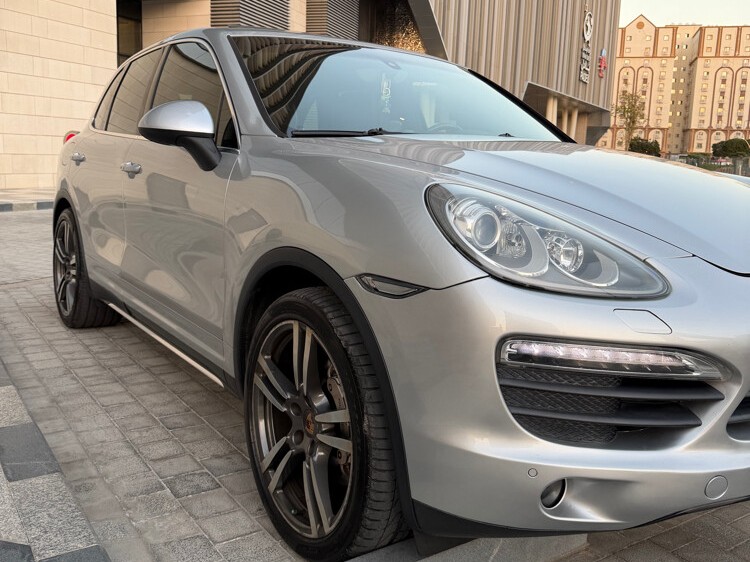 Porsche Cayenne S  2013 - Image 2