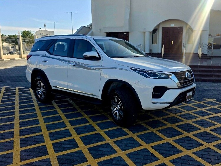 Toyota Fortuner V6 2022 - Image 2