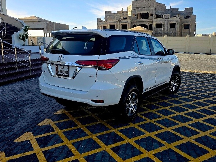 Toyota Fortuner V6 2022 - Image 3