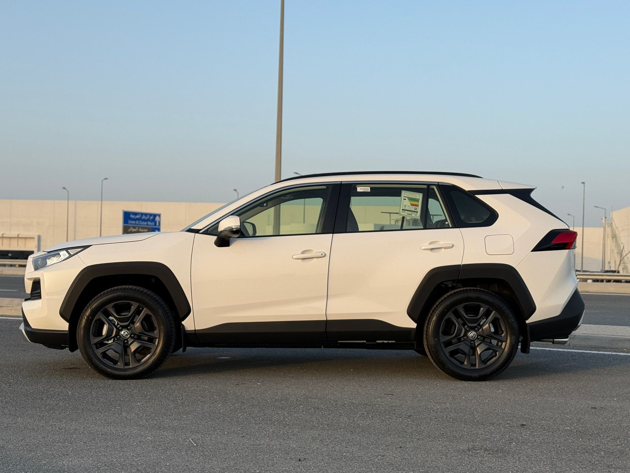 Toyota RAV4 2025 - Image 2