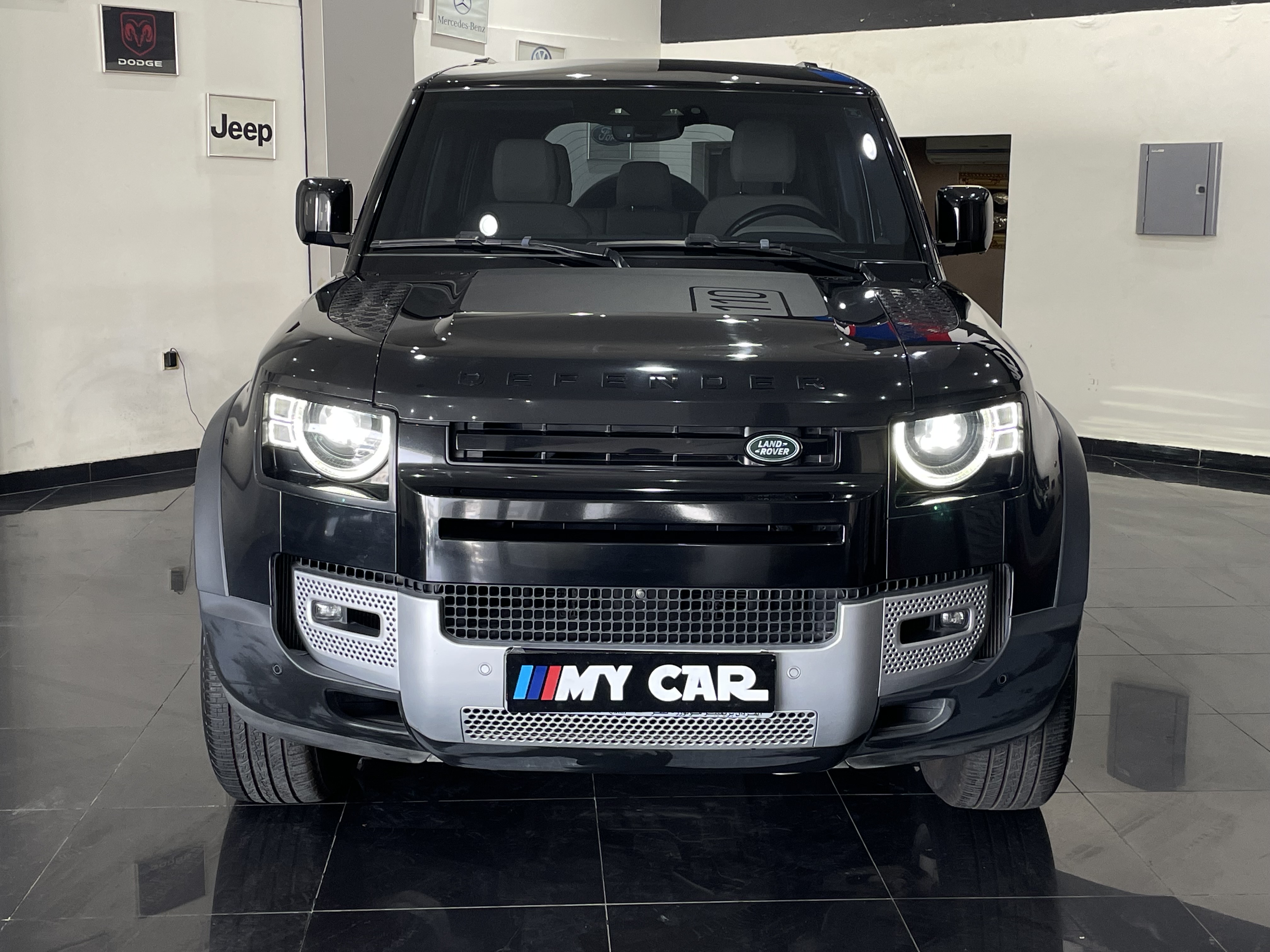 Land Rover Defender - Image 2