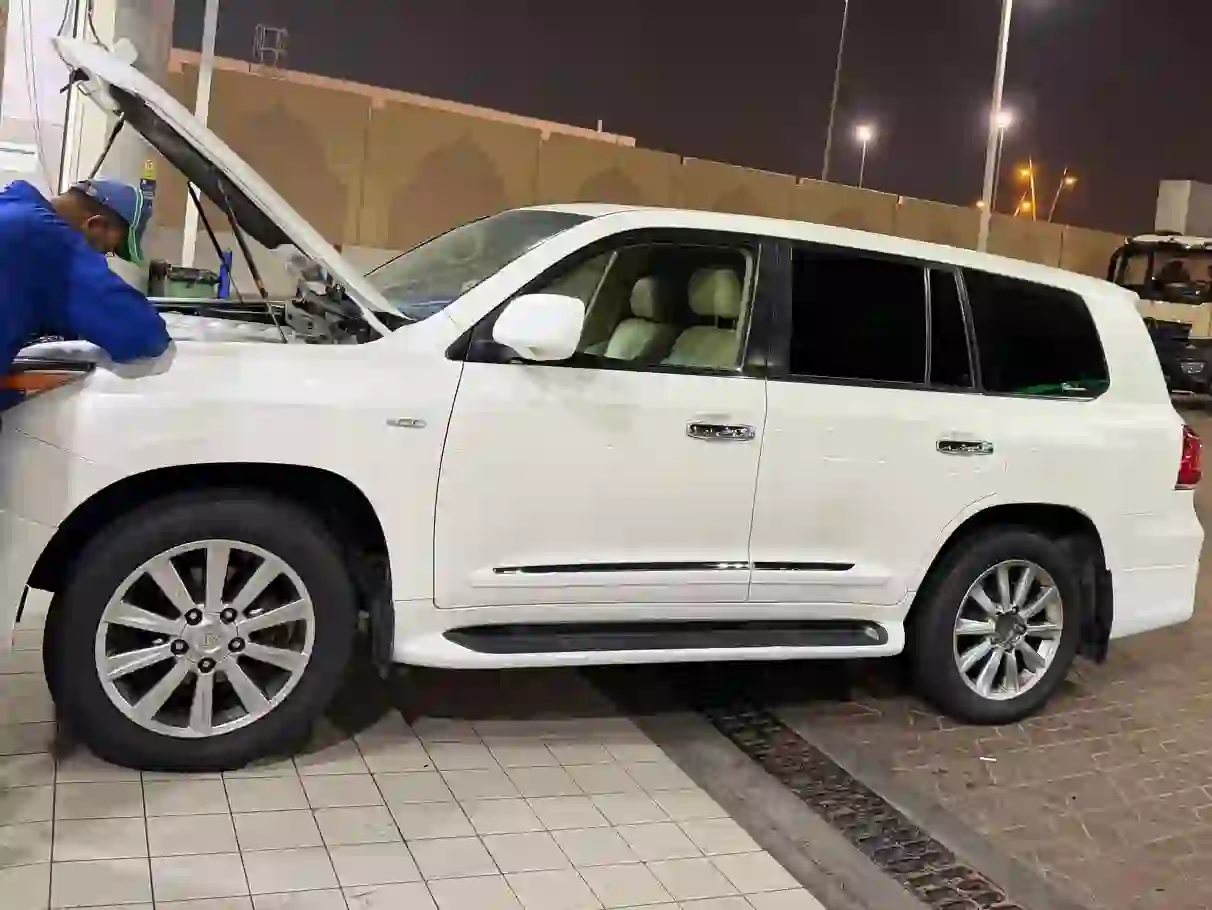 Lexus LX 570 S 2011