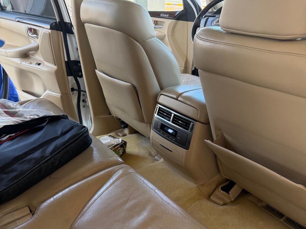 Lexus LX 570 S 2011 - Image 3