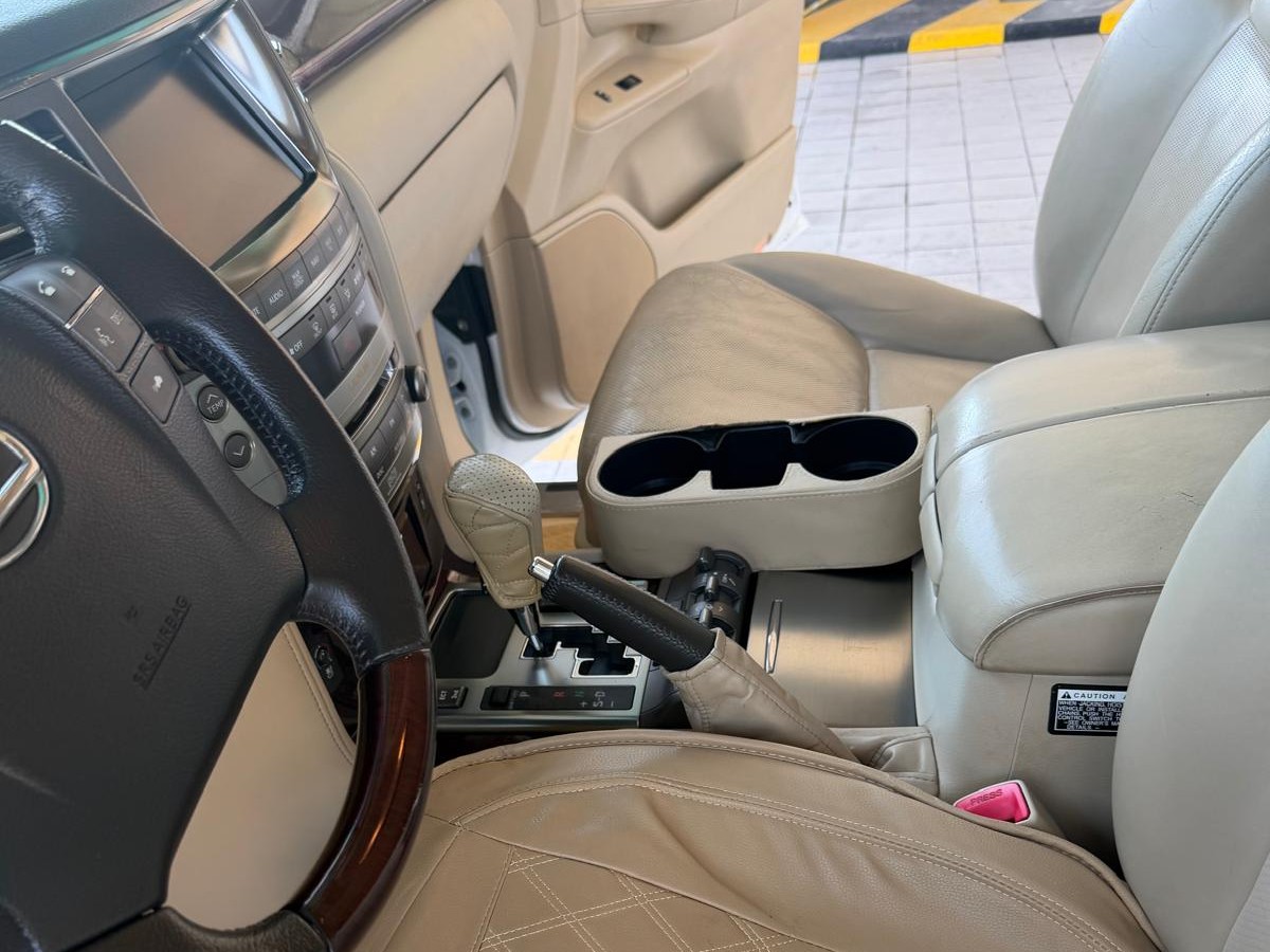 Lexus LX 570 S 2011 - Image 4