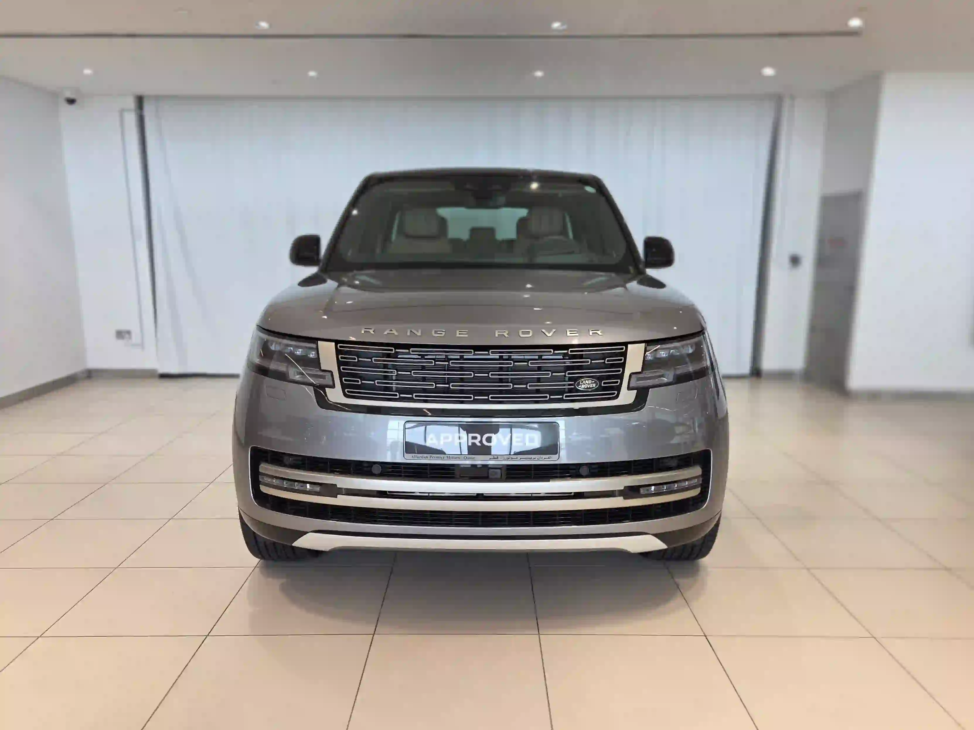 Land Rover Range Rover 4.4 V8 HSE 2025 - Image 2