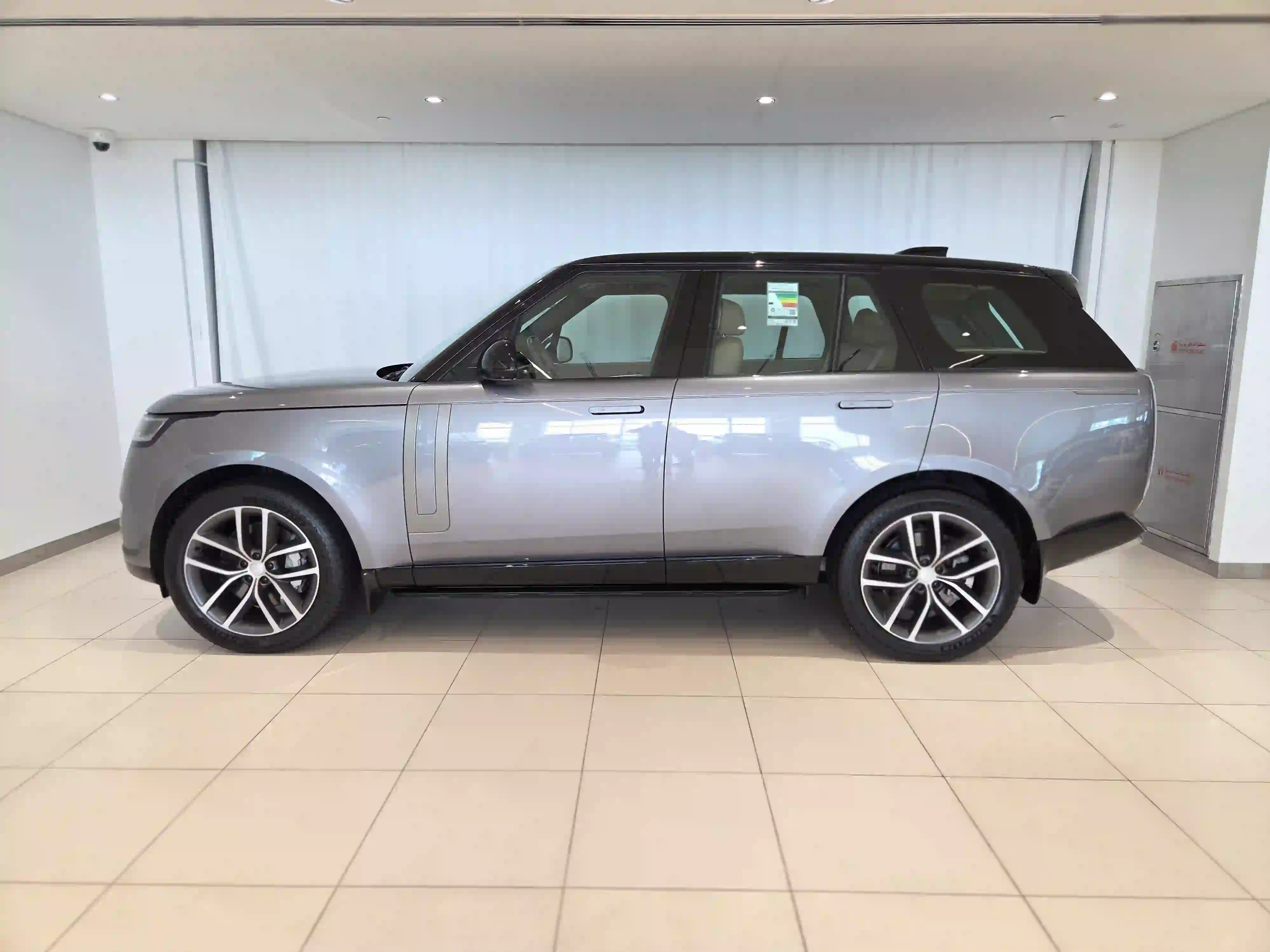 Land Rover Range Rover 4.4 V8 HSE 2025 - Image 3