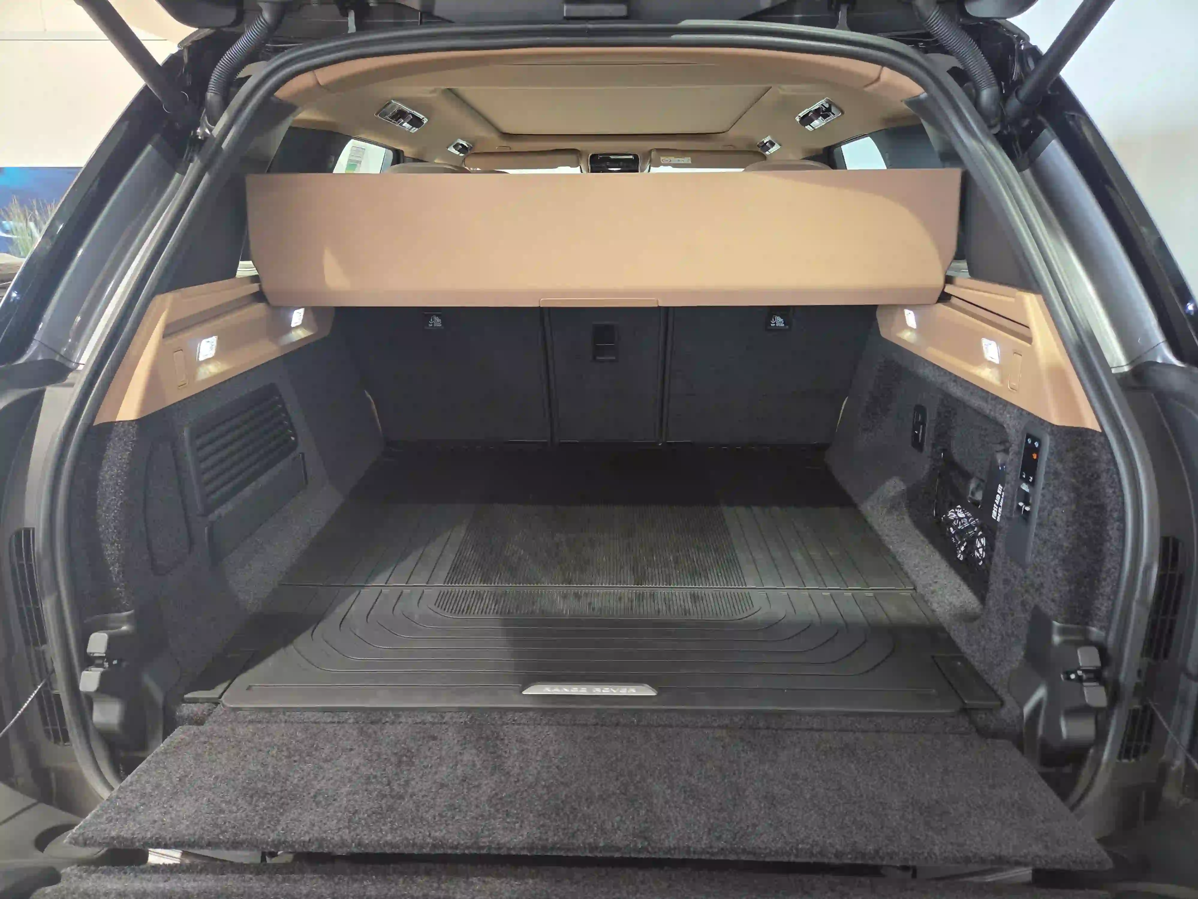 Land Rover Range Rover 4.4 V8 HSE 2025 — photo 12 for sale in Qatar