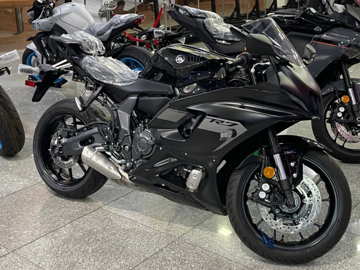 Yamaha  R7 2025