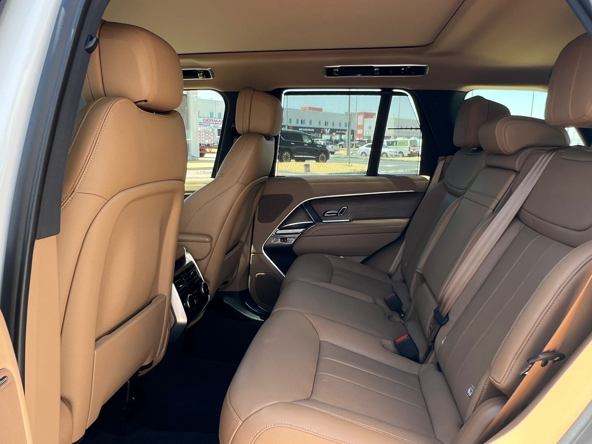 Land Rover Range Rover Vogue 2025 - Image 2