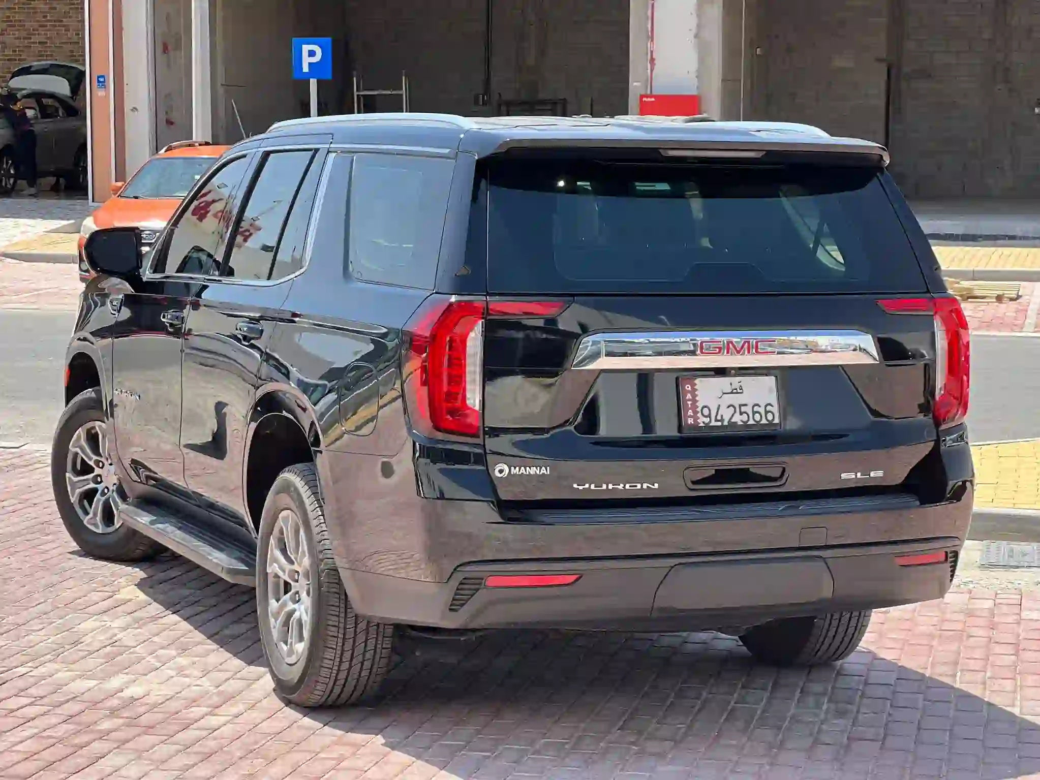 GMC Yukon SLE 2024 - Image 2