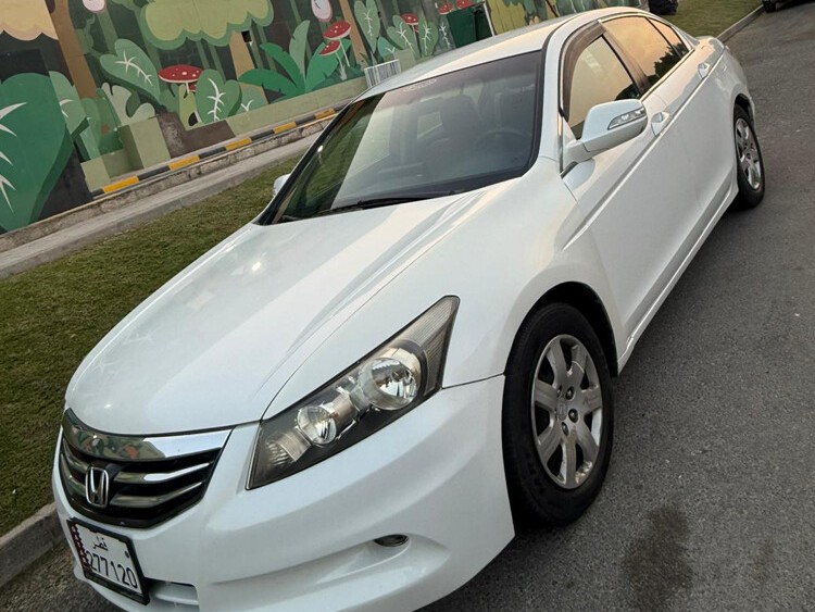 Honda Accord 2012 - Image 2