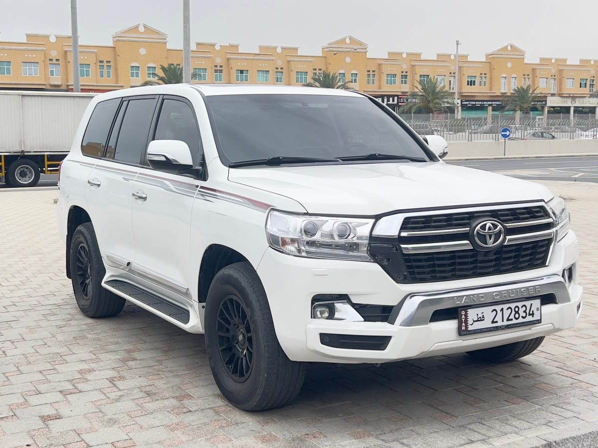 Toyota Land Cruiser GXR v8 2017 - Image 3