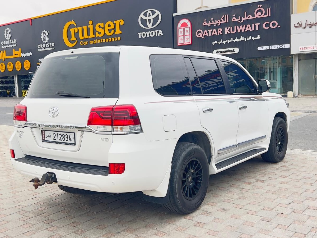 Toyota Land Cruiser GXR v8 2017 - Image 4
