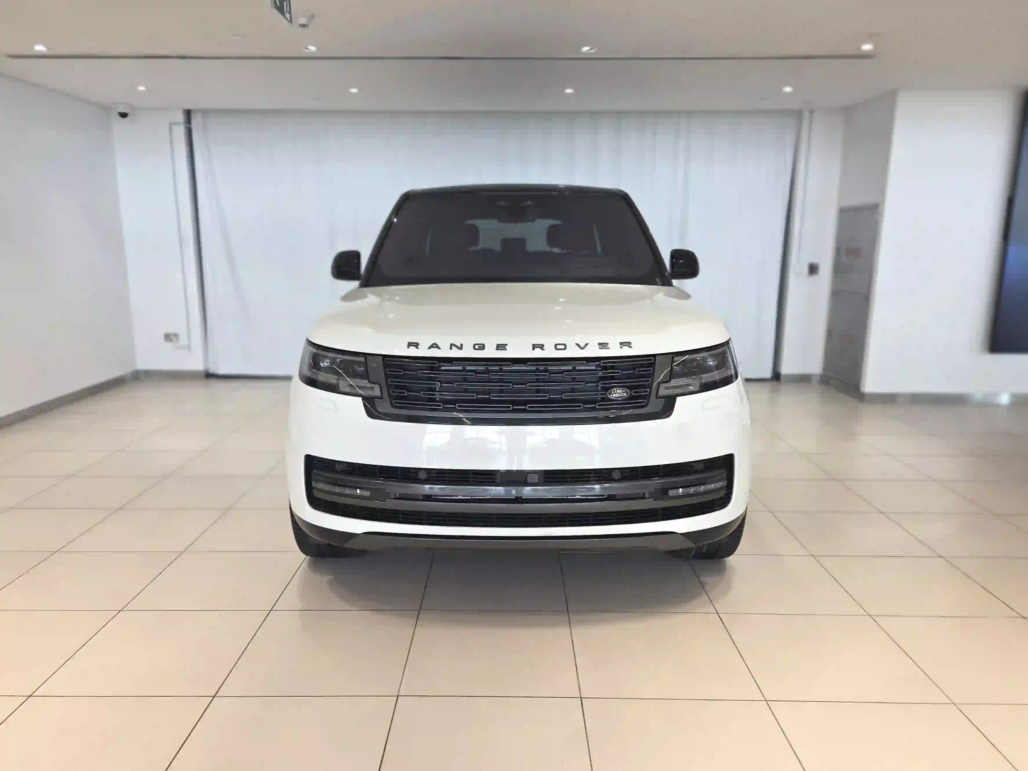 Land Rover Range Rover 3.0i6 HSE 2023 - Image 2