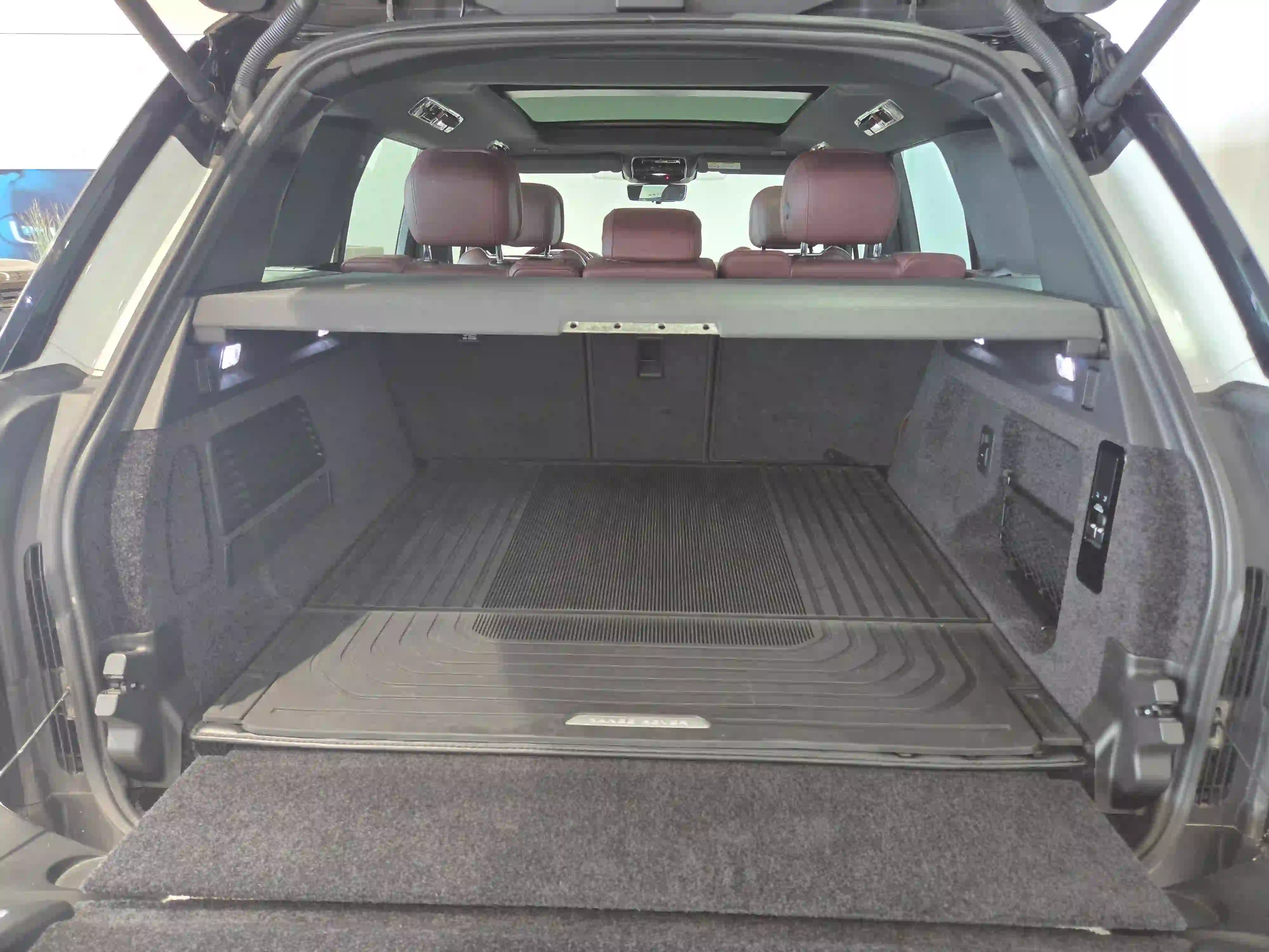 Land Rover Range Rover 3.0i6 HSE 2023 — photo 12 for sale in Qatar