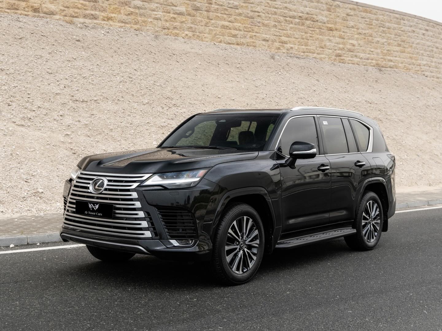 Lexus LX 600 Luxury  2025 - Image 1