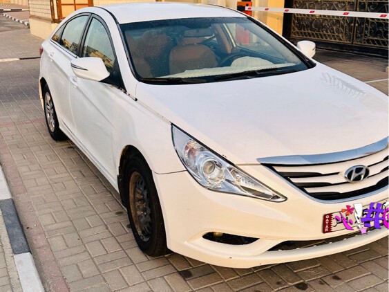 Hyundai Sonata 2014 - Image 2