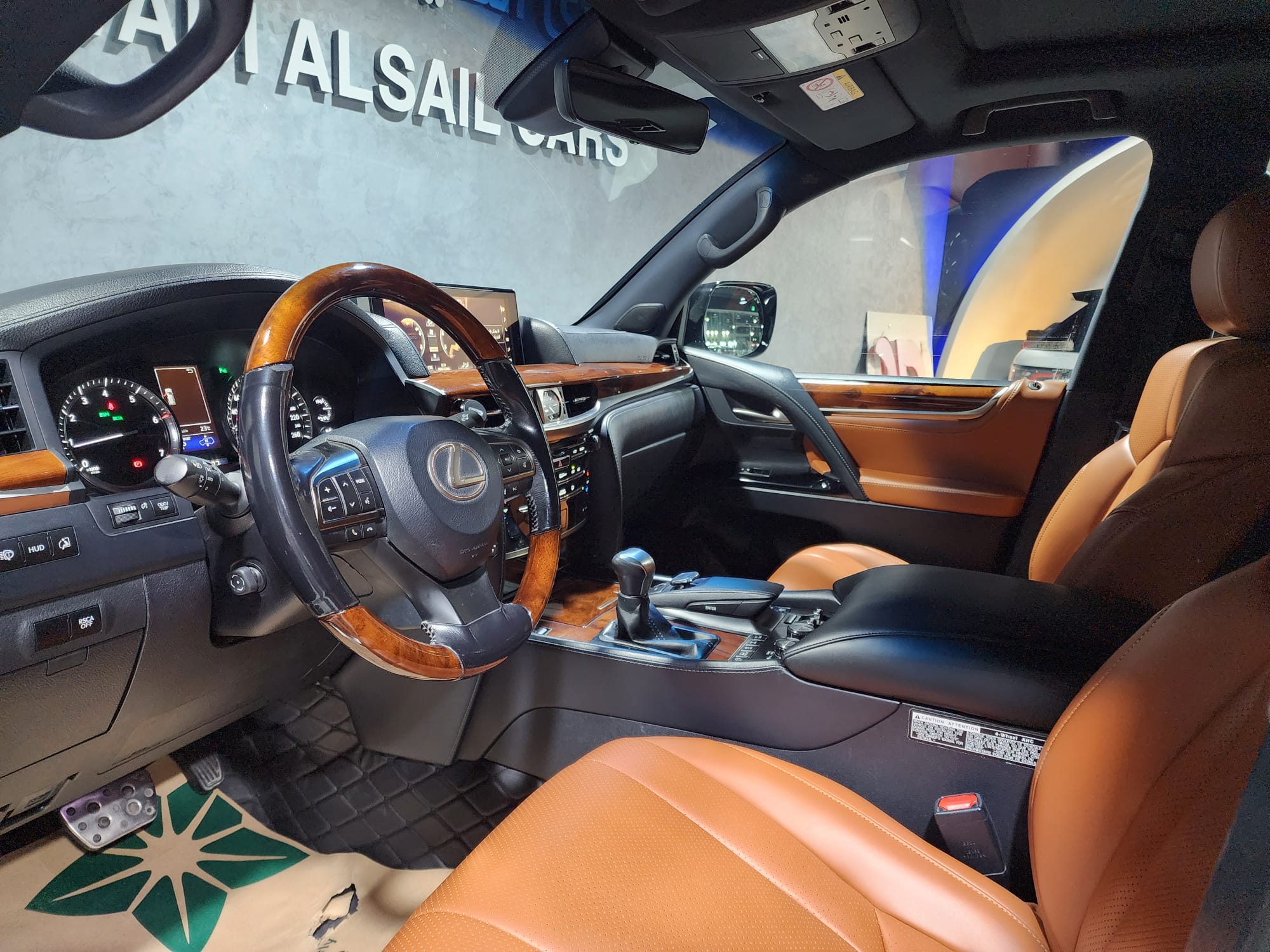 Lexus LX 570 2016 - Image 4