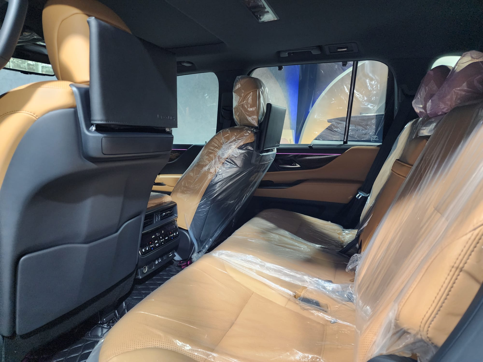 Lexus LX 600 2023 - Image 4