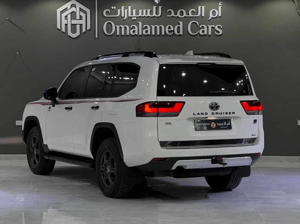 Toyota Land Cruiser G/R HEV 2026 - Image 3