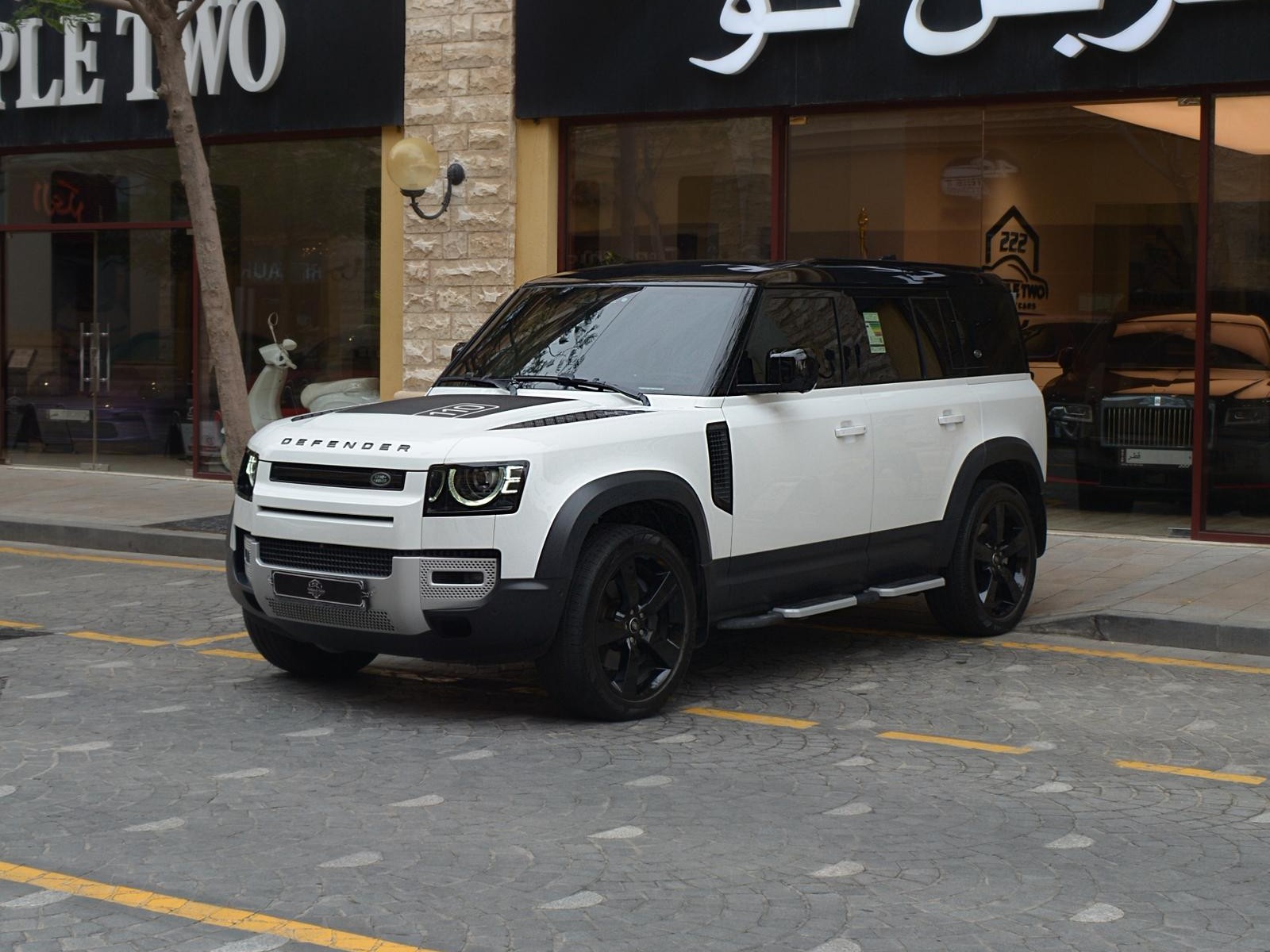 Land Rover Defender 110 HSE 2024 - Image 2