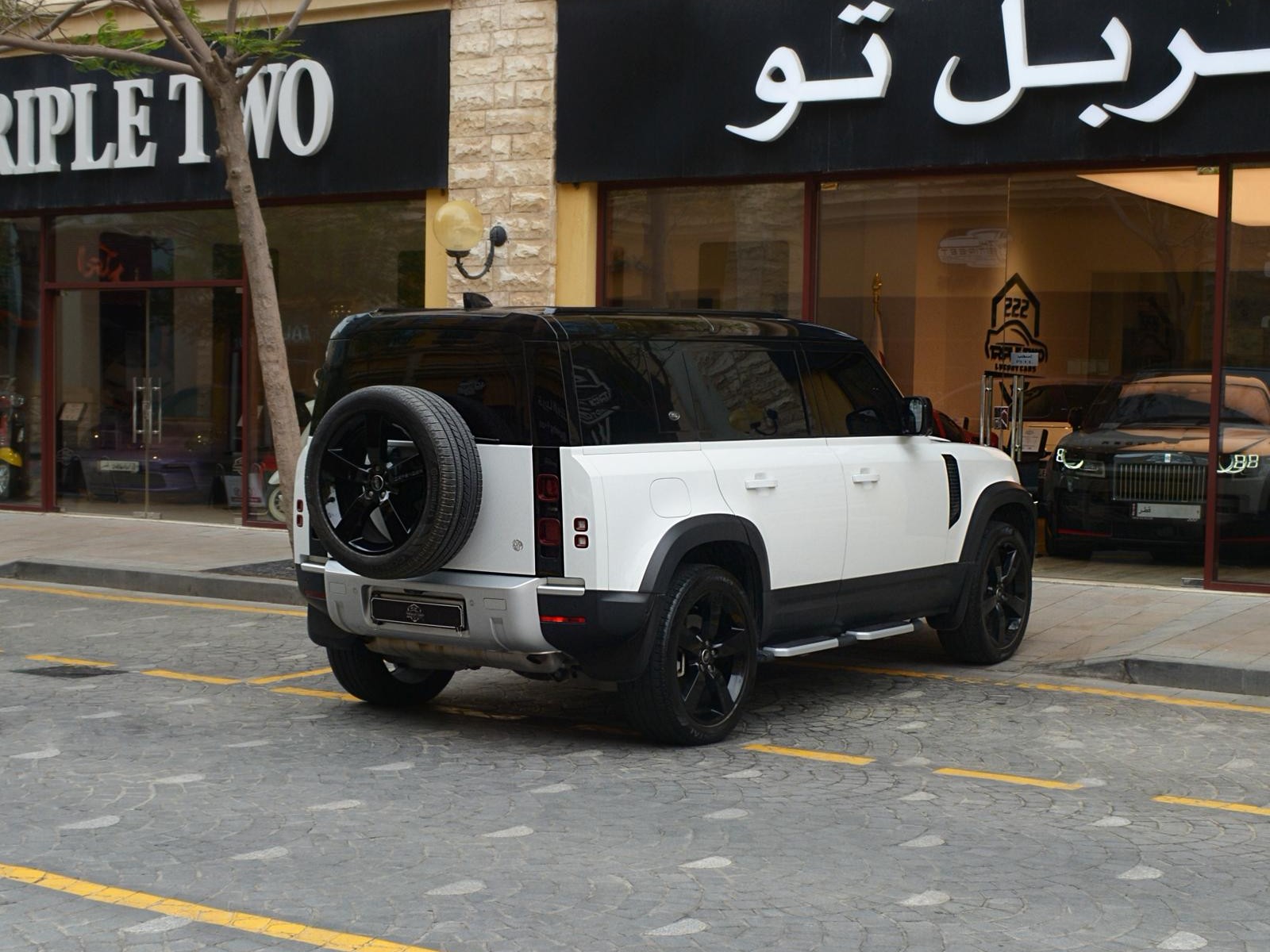 Land Rover Defender 110 HSE 2024 - Image 3