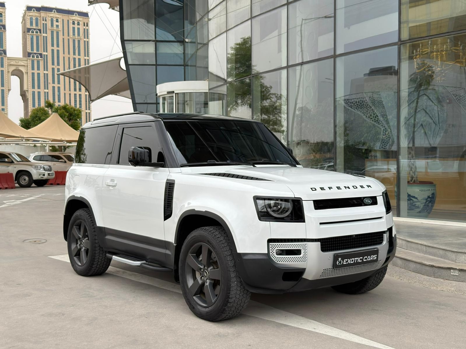 Land Rover Defender 90 HSE 2023 - Image 1