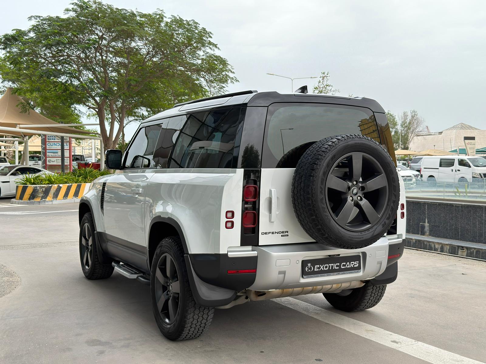 Land Rover Defender 90 HSE 2023 - Image 3