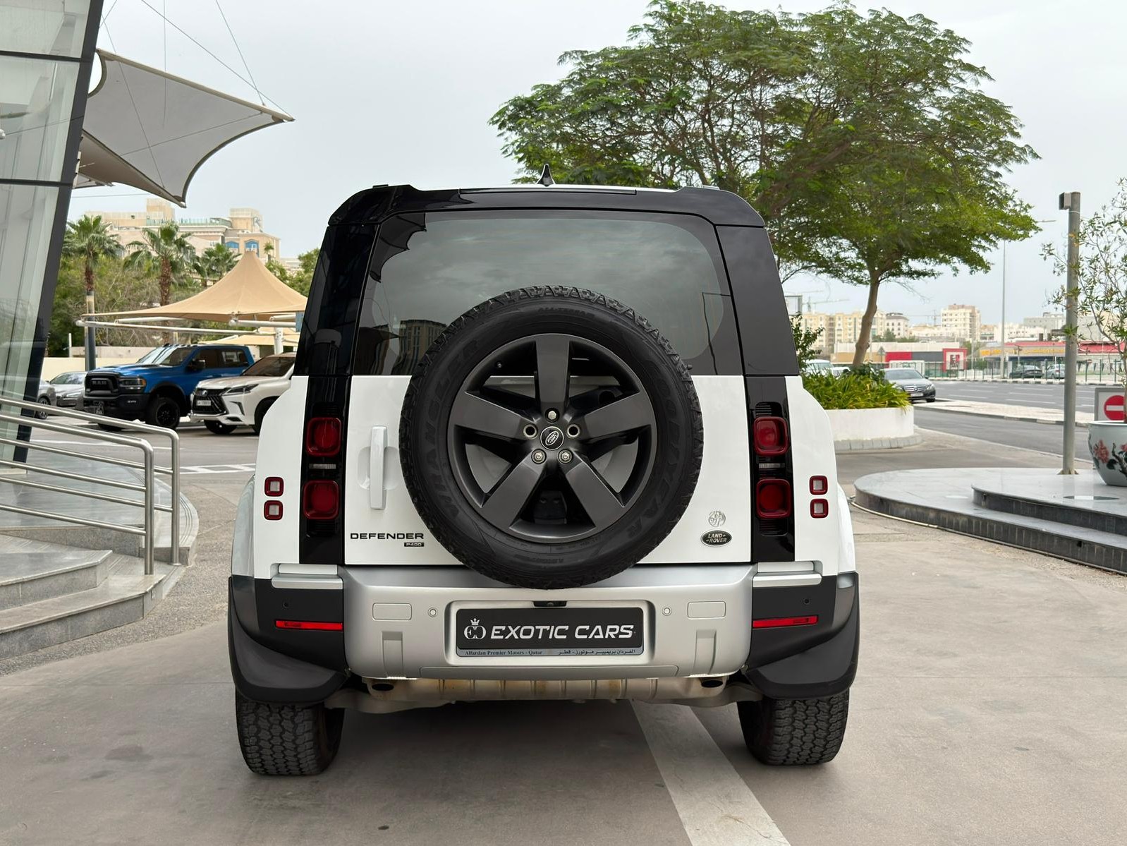 Land Rover Defender 90 HSE 2023 - Image 4