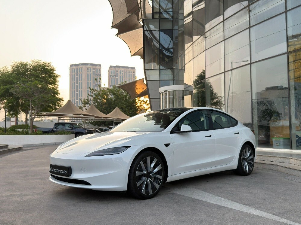 Tesla Model 3  Long Range 2025 - Image 2