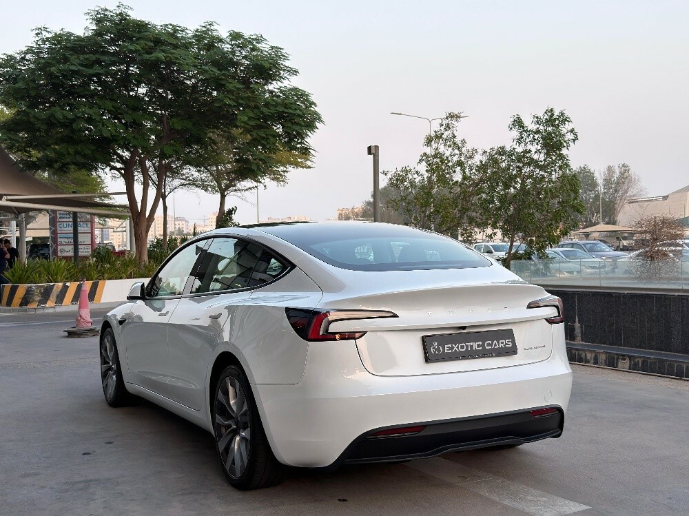 Tesla Model 3  Long Range 2025 - Image 3