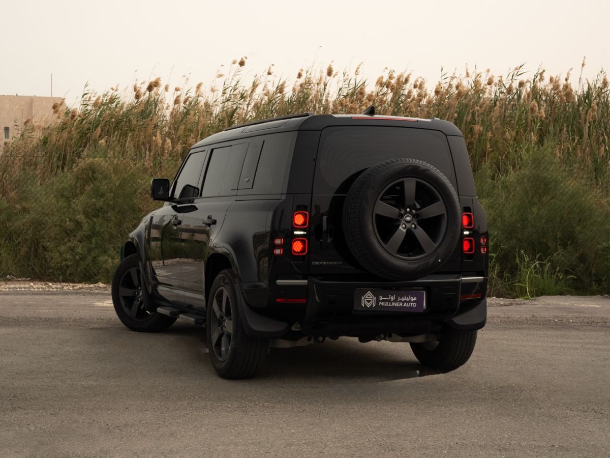 Land Rover Defender 110 HSE 2024 - Image 2