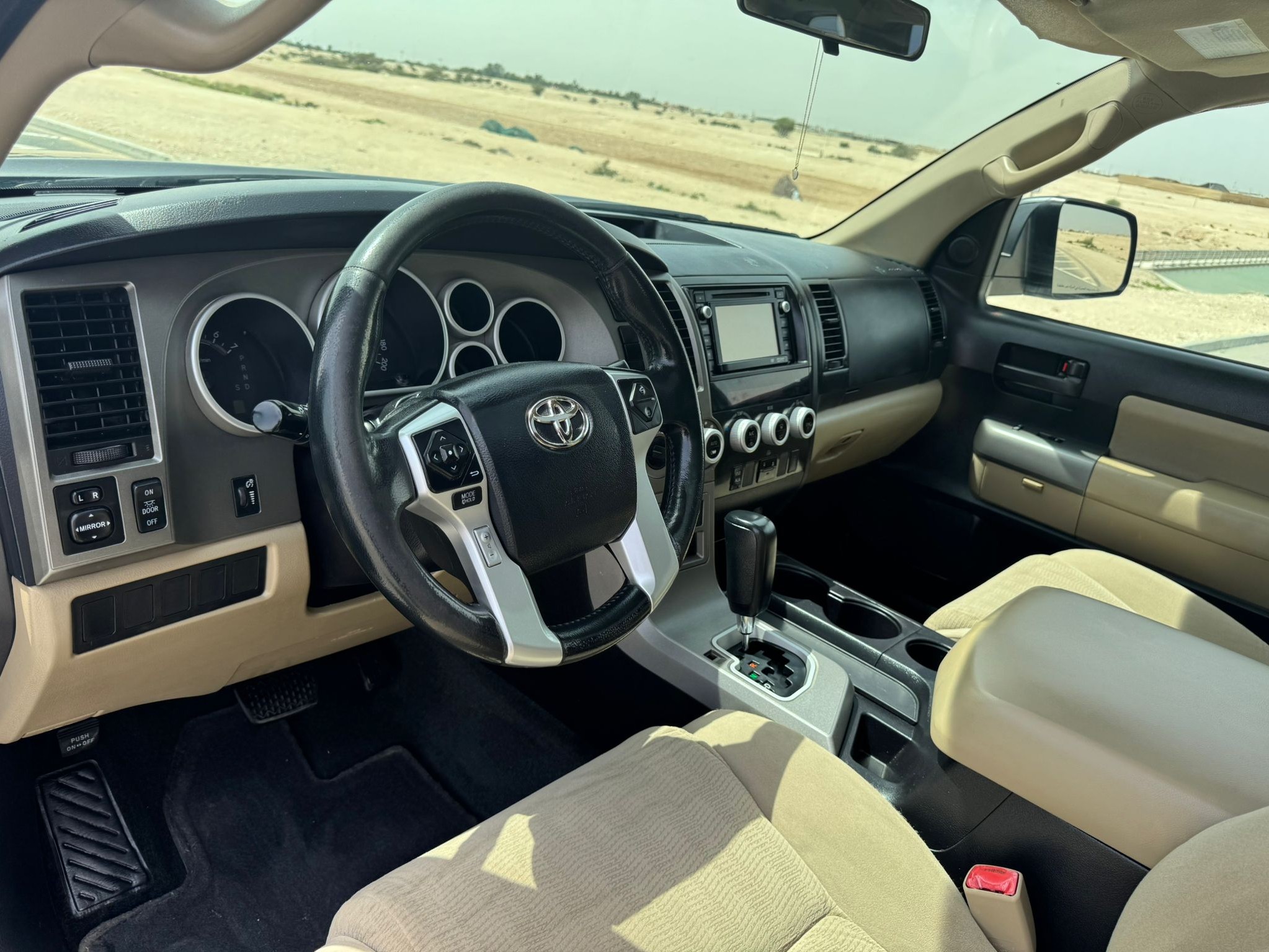 Toyota Sequoia 2016 - Image 2