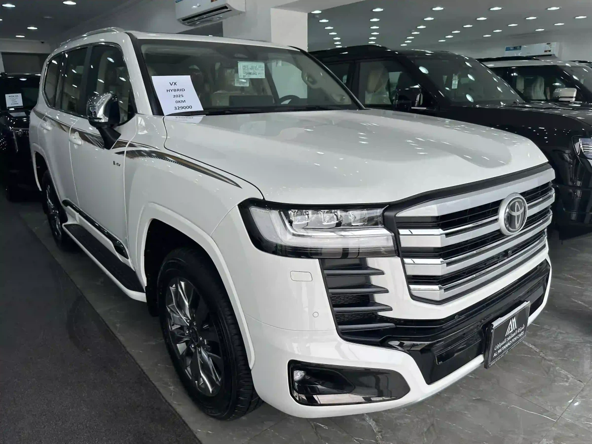 Toyota Land Cruiser VX 2025