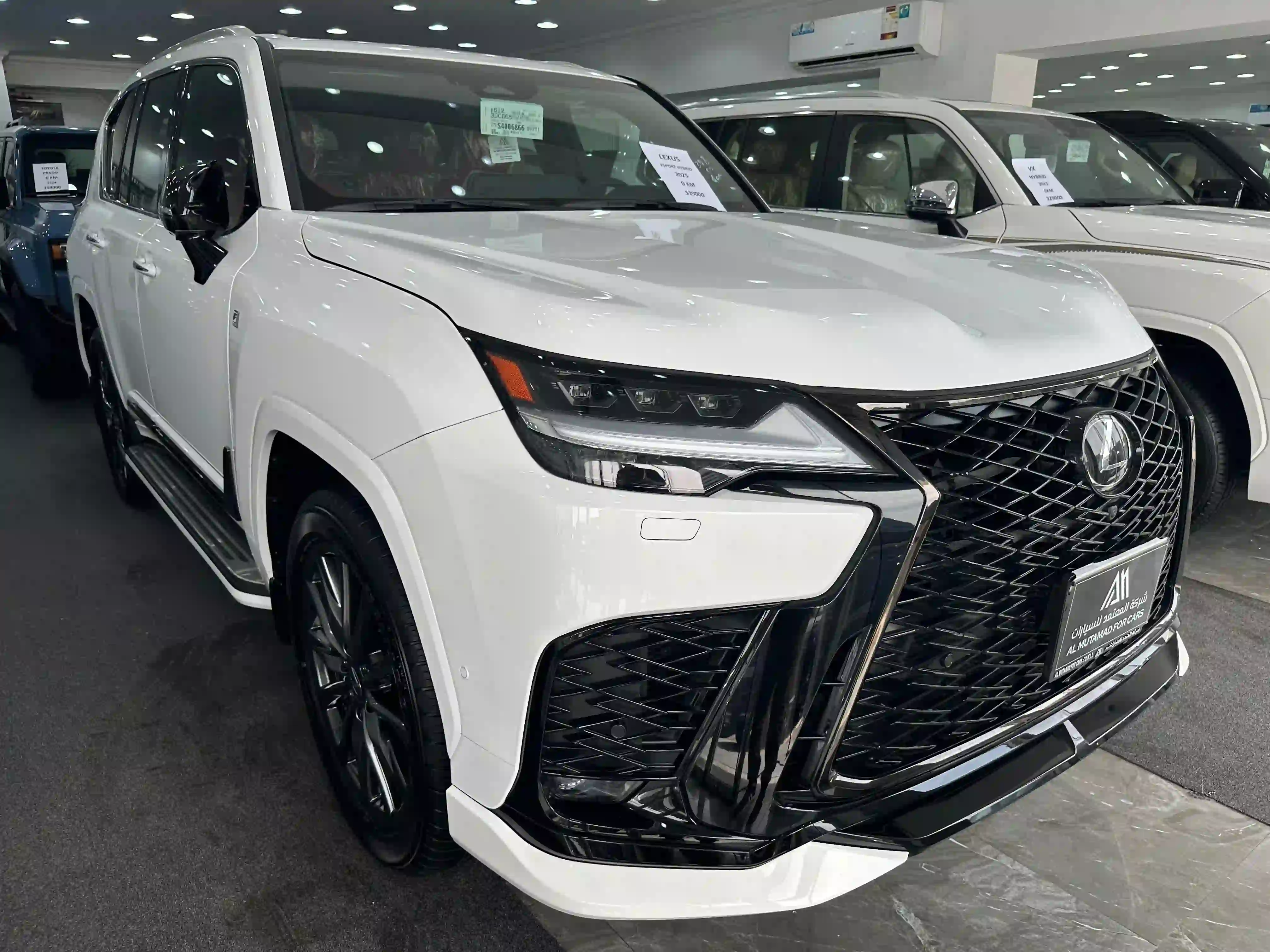 Lexus LX 700h F-SPORT 2025 - Image 2