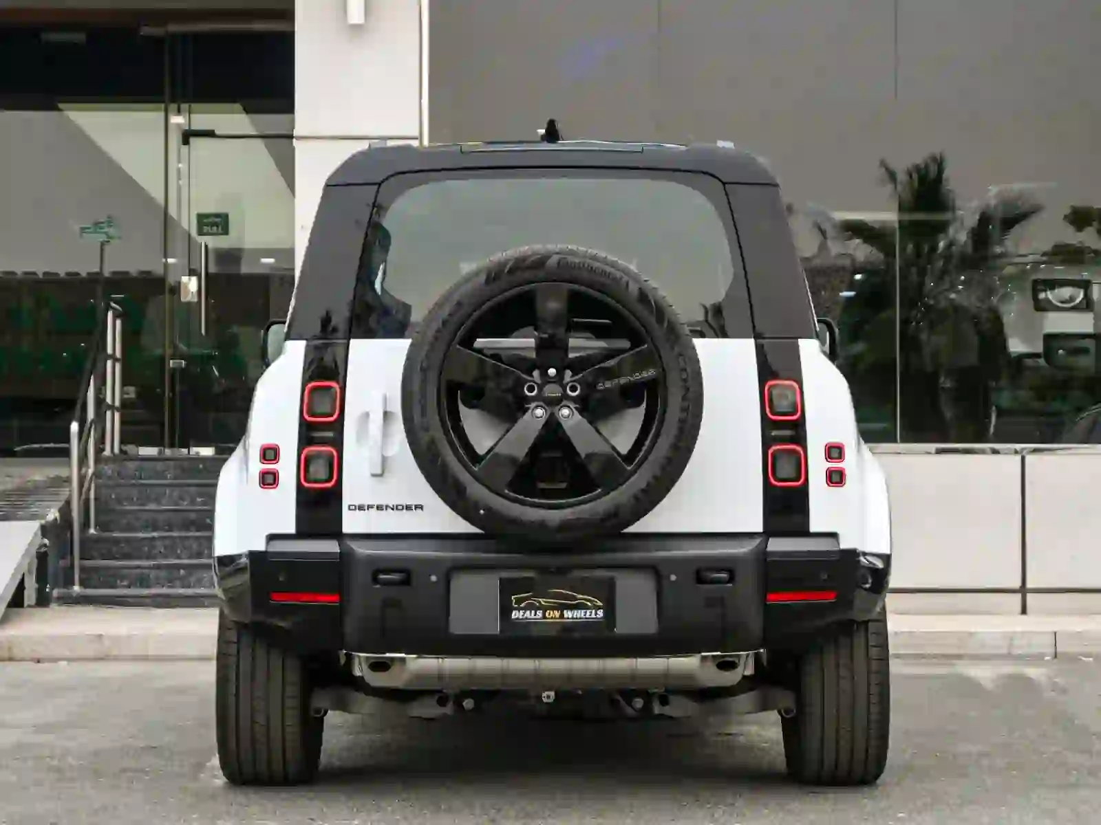Land Rover Defender 110 HSE 2026 - Image 2