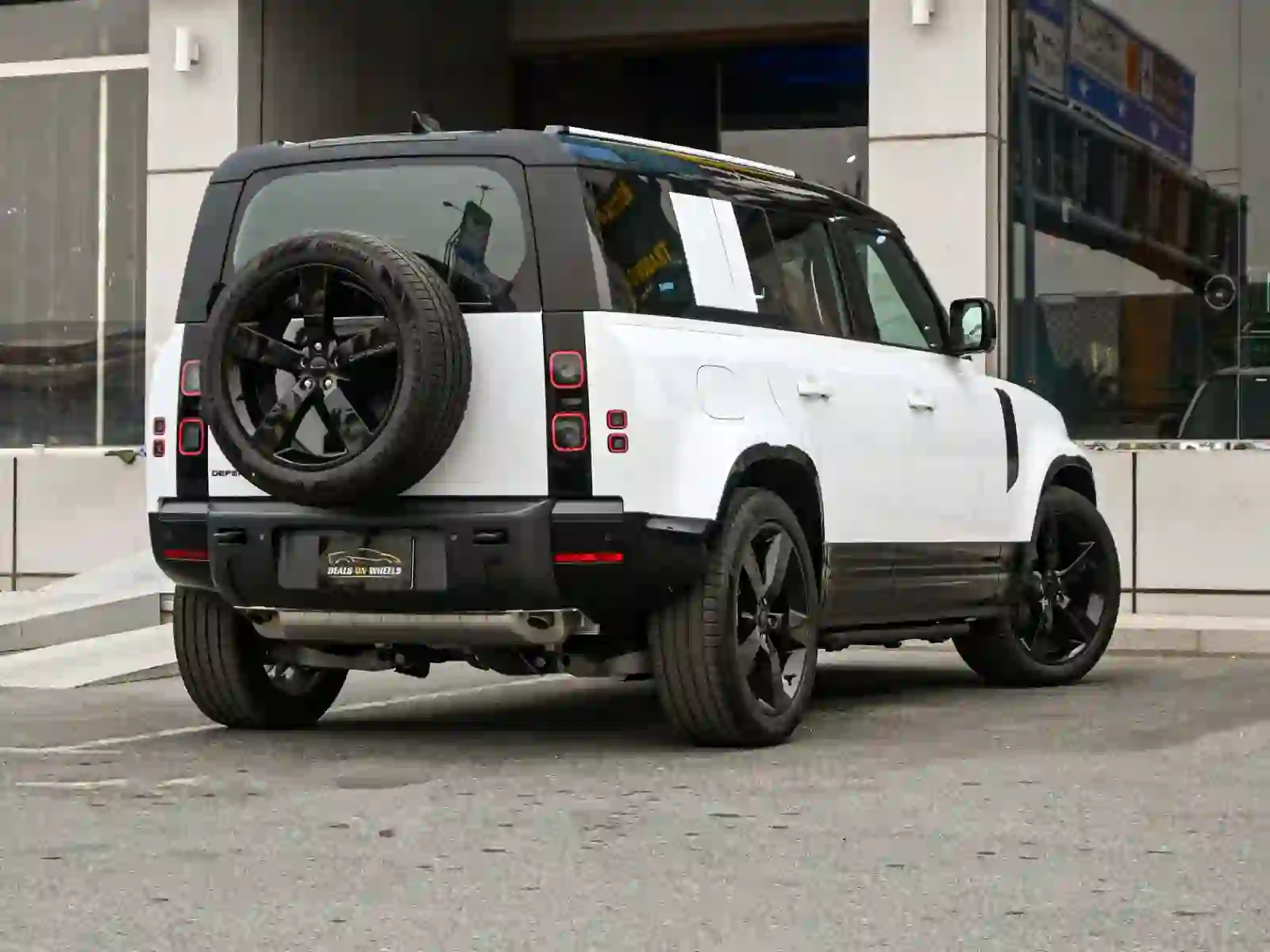 Land Rover Defender 110 HSE 2026 - Image 3