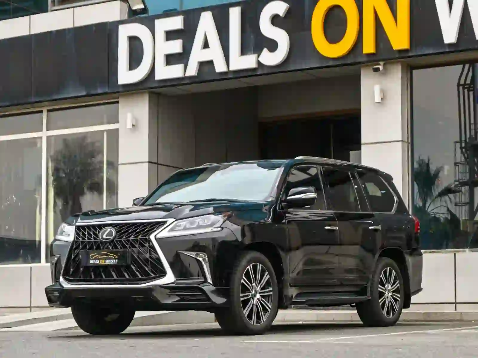 Lexus LX 570 S 2020 - Image 2