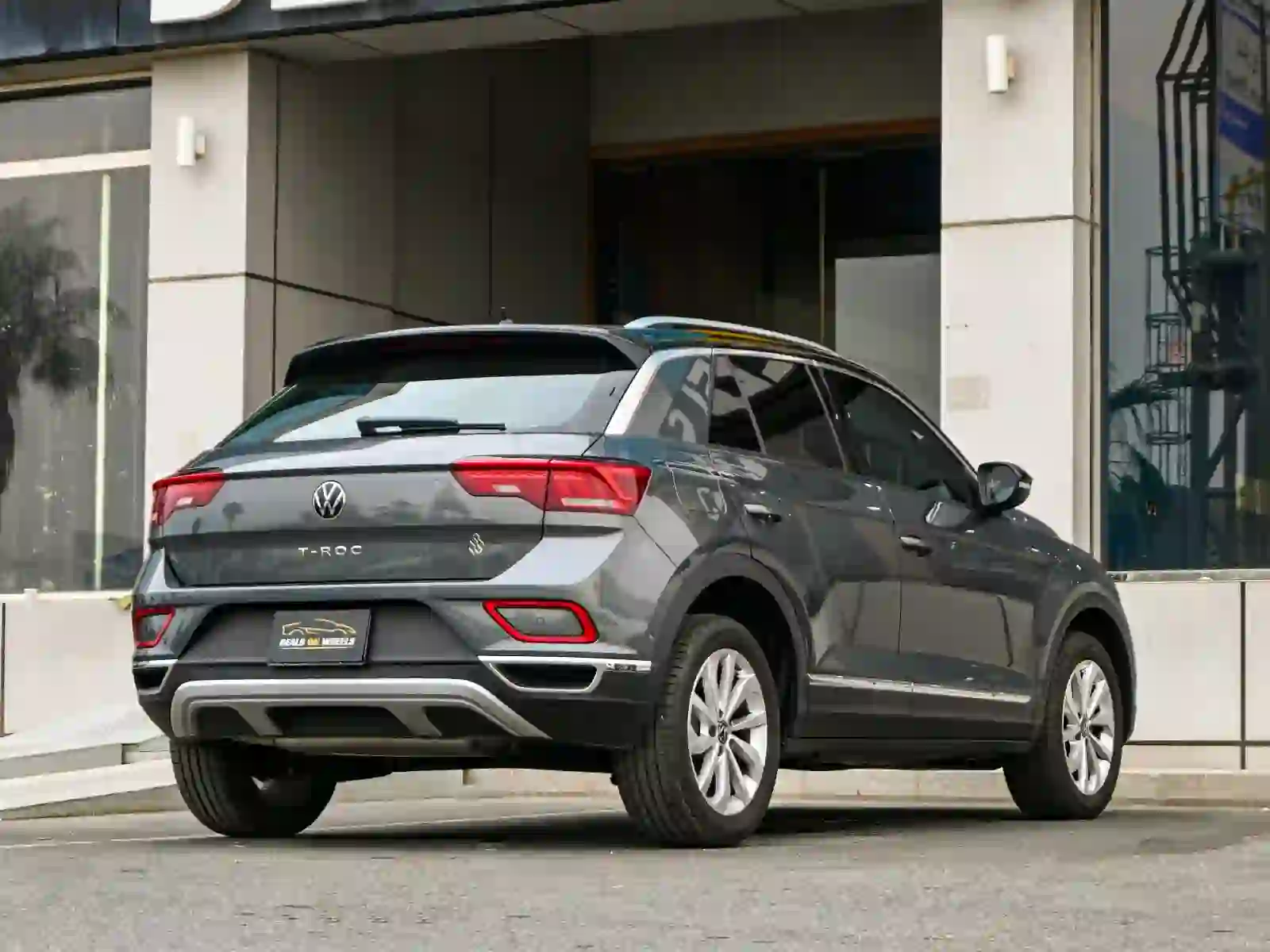 Volkswagen T-Roc 2025 - Image 3