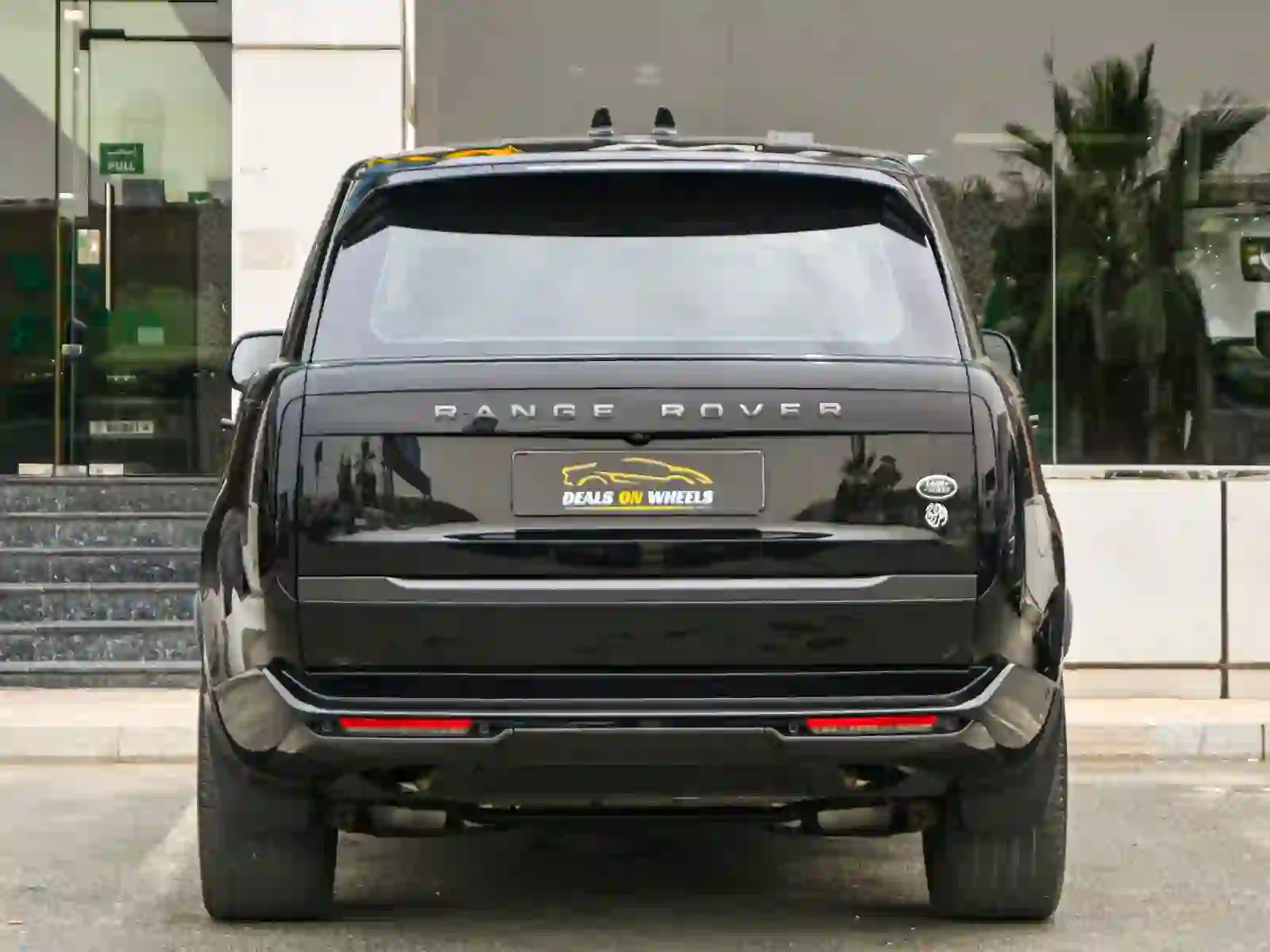 Land Rover Range Rover Vogue SE 2023 - Image 2