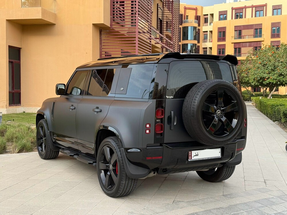 Land Rover Defender 110 HSE 2023 - Image 4