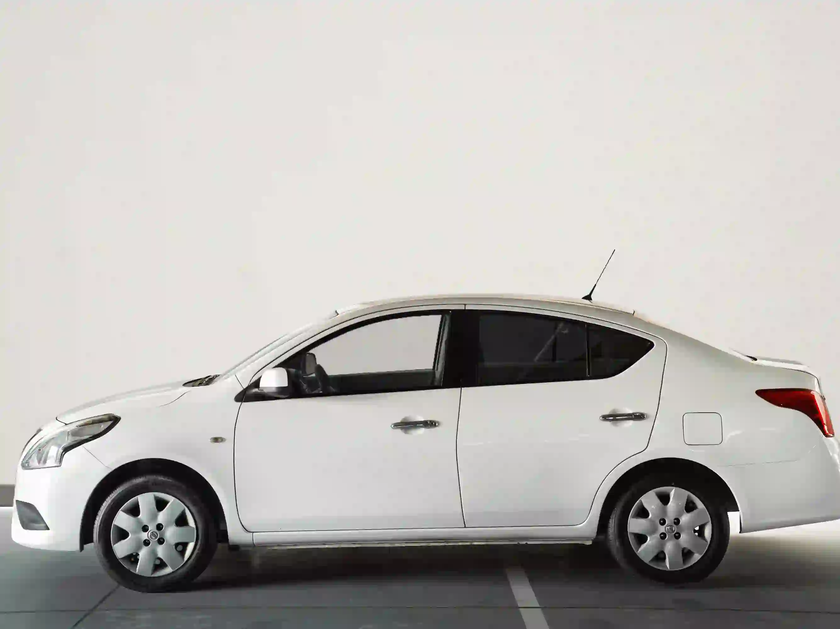 Nissan Sunny 2023