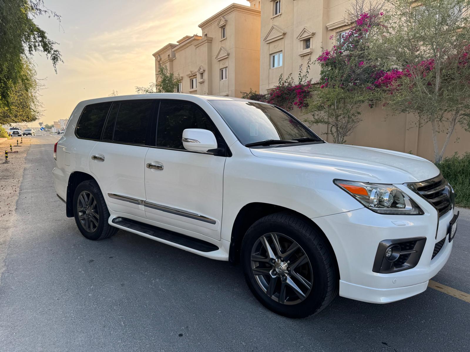Lexus LX 570 S 2015 - Image 2