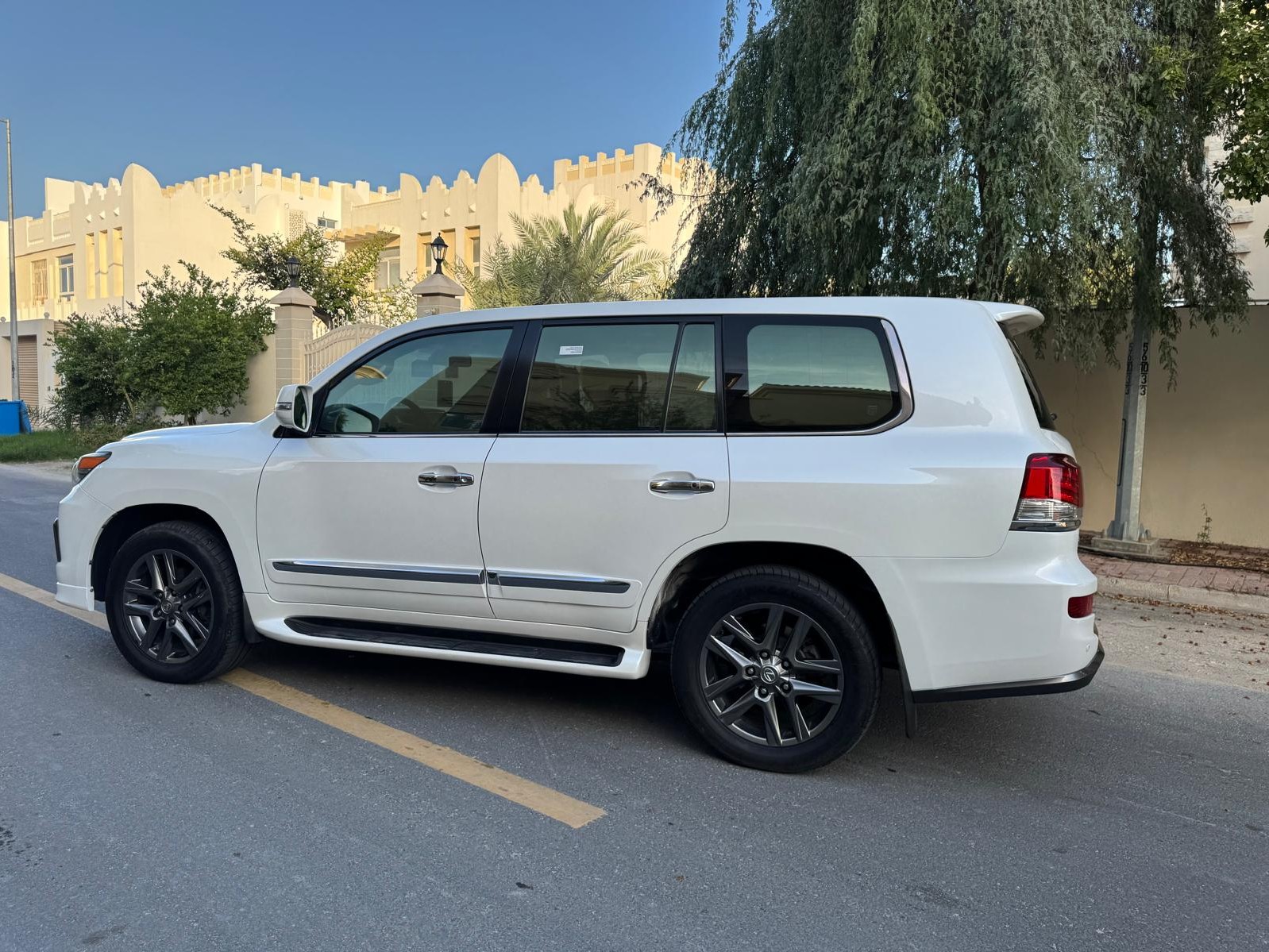 Lexus LX 570 S 2015 - Image 3