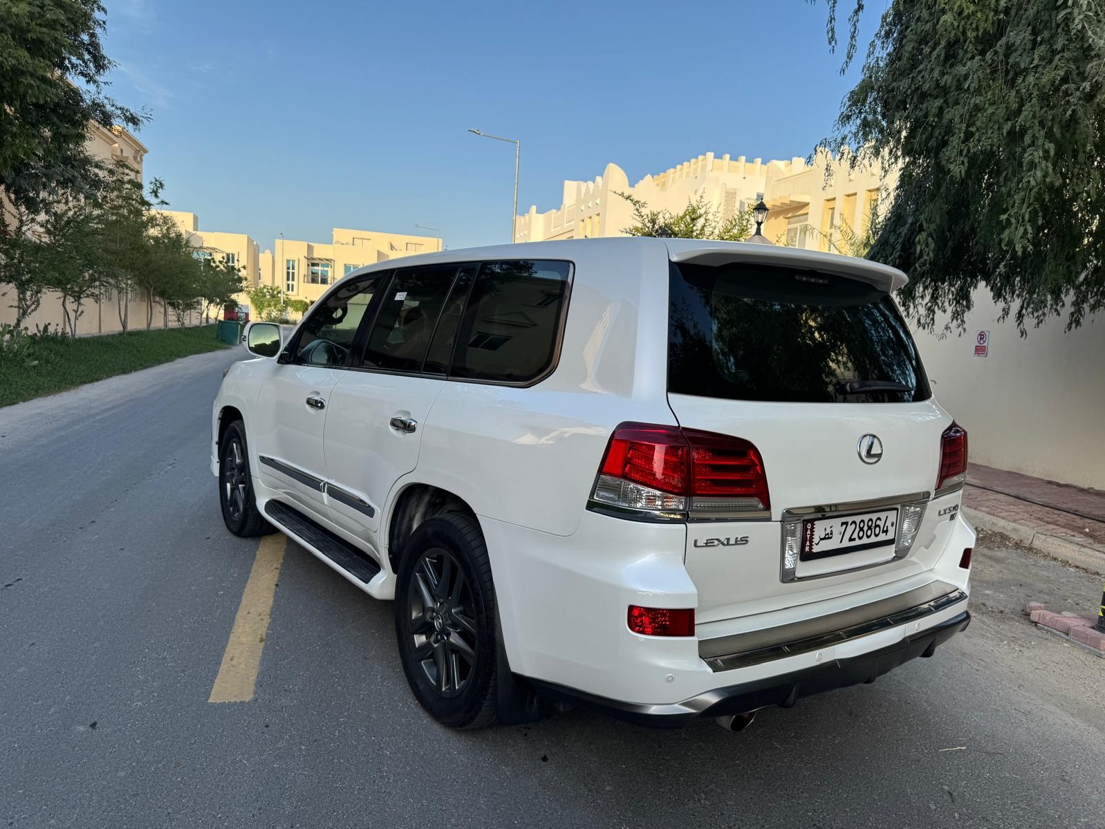 Lexus LX 570 S 2015 - Image 4