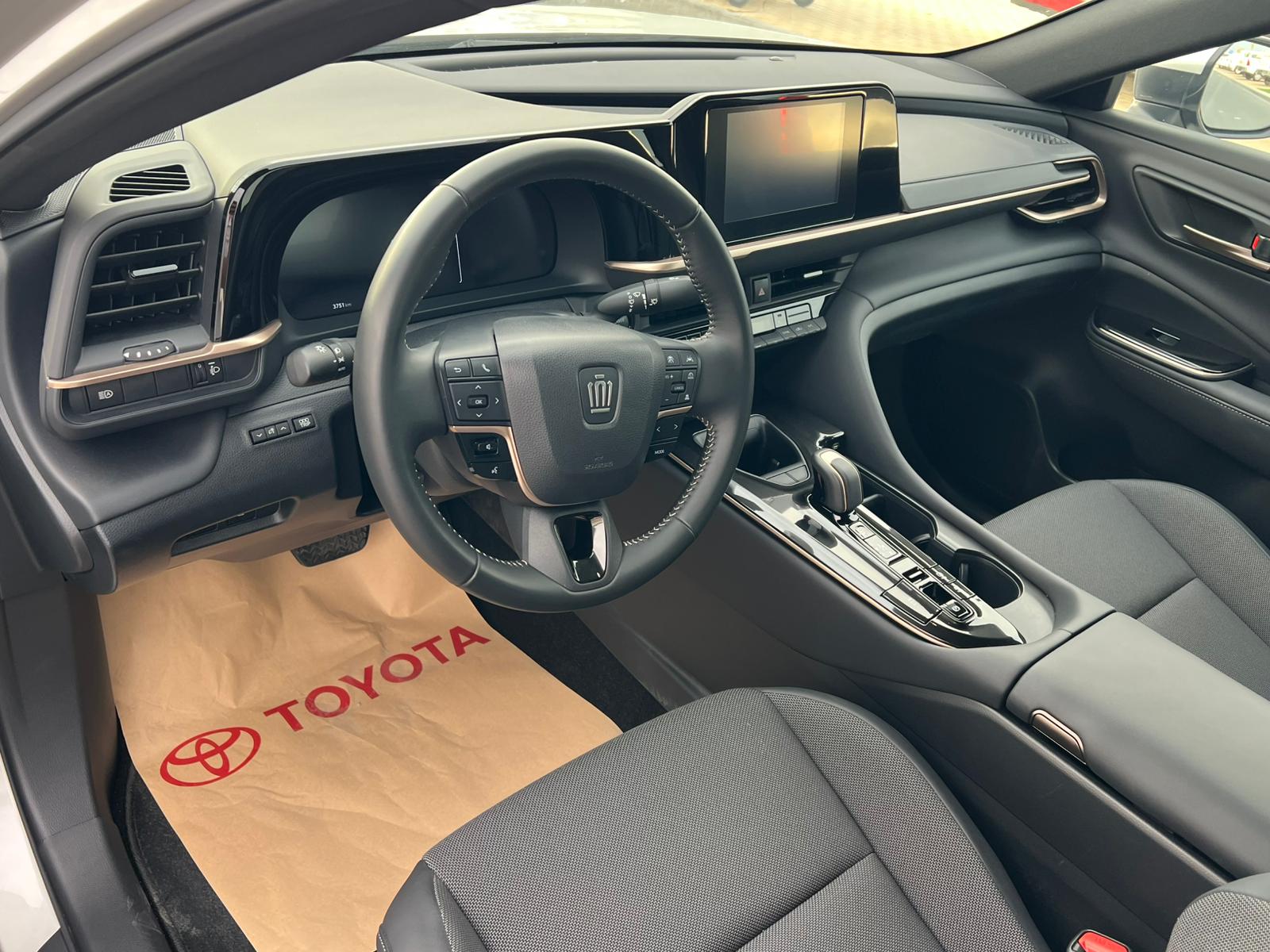 Toyota Crown hybrid 2024 - Image 3