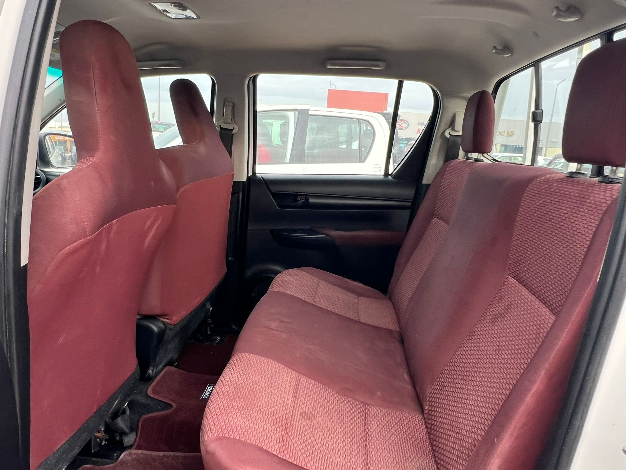 Toyota Hilux 2021 - Image 2