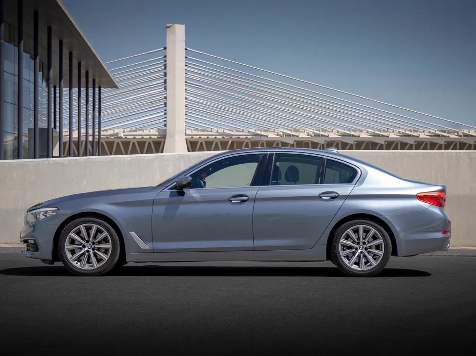 BMW 5-Series 530 i 2017 - Image 3