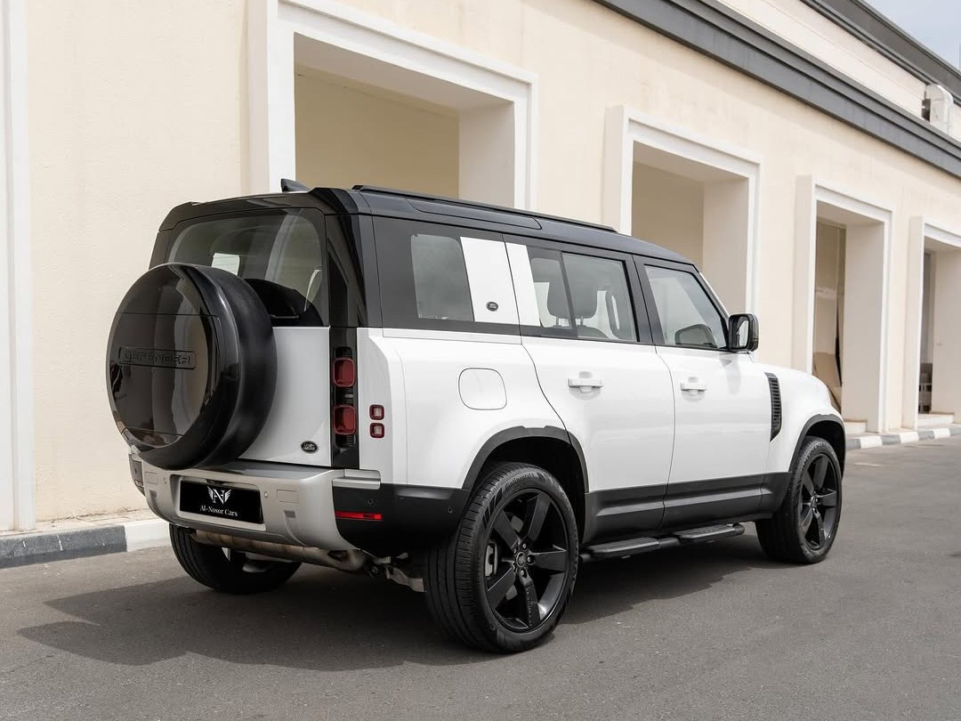 Land Rover Defender 110 HSE 2022 - Image 3