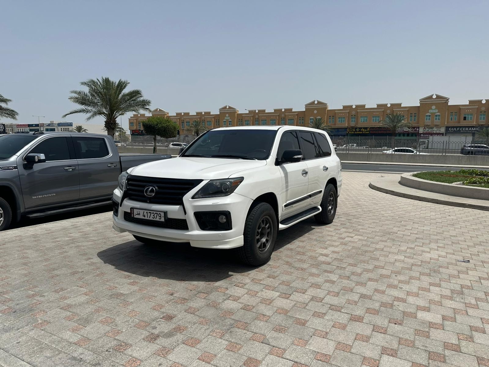 Lexus LX 570 2011 - Image 2